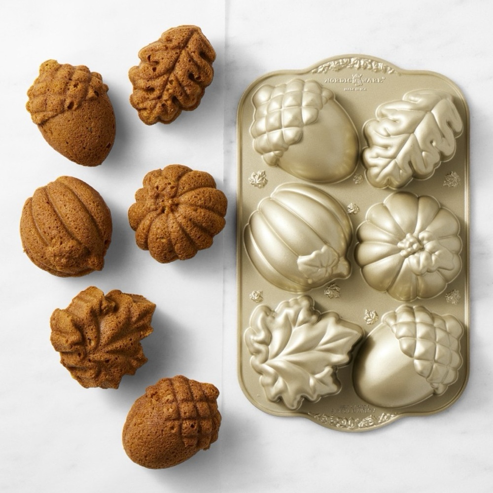 Nordic Ware AutumnTreats Cakelet Pan Nonstick Cast Aluminum Leaves Pumpkins NEW